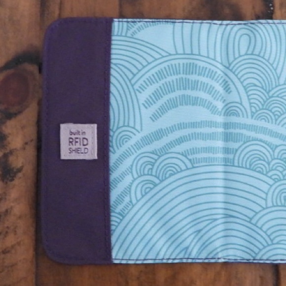 Haiku RFID Passport Holder - Picture 6 of 8